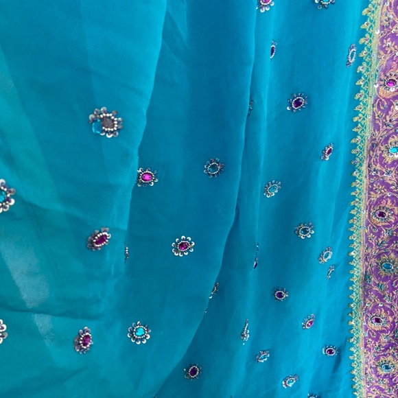 Super fancy beautiful embroidered 2 toned saree bridal - Picture 7 of 9
